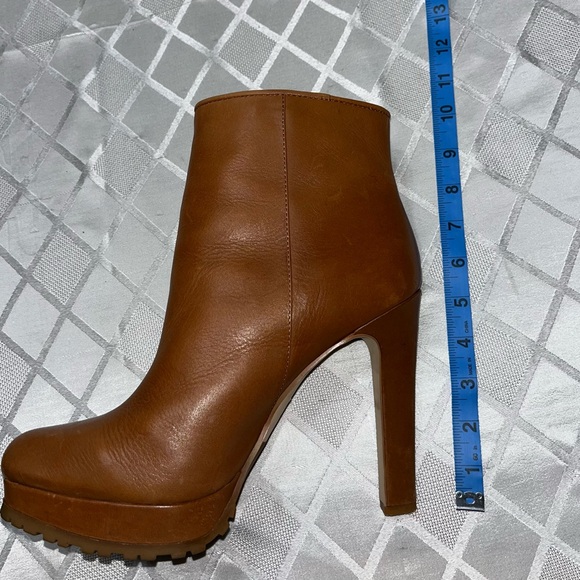 Elegant Tan Leather Ankle Boots - Picture 7 of 7
